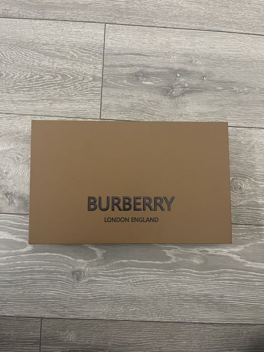 Esarfa Burberry Basic
