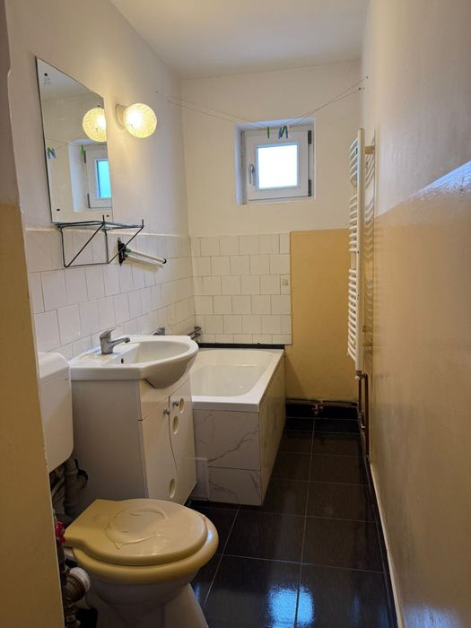 Închiriez apartament