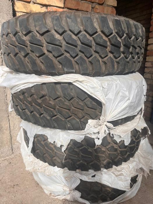 Продам комплект грязевых шин