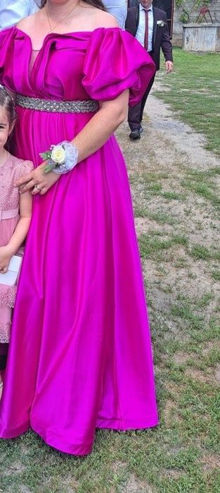 Vând rochii elegante