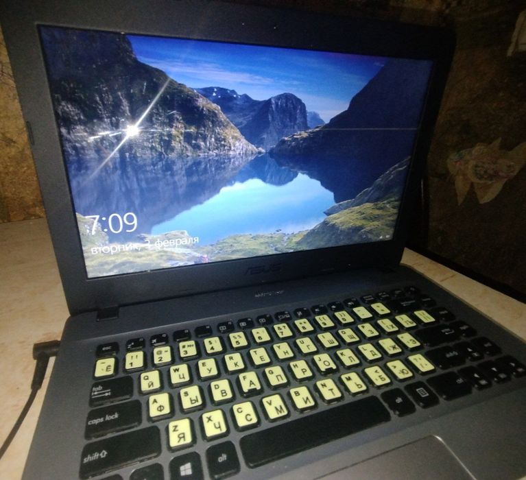 Продаю Асус ноутбук