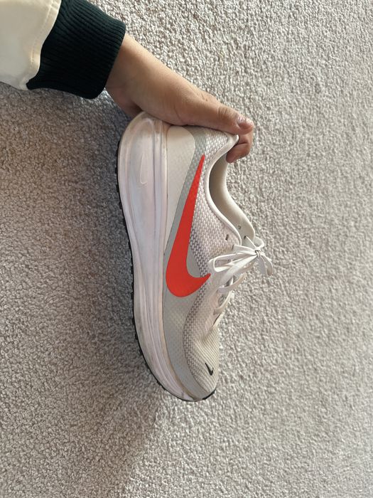 Vand adiasi Nike originali albi de running