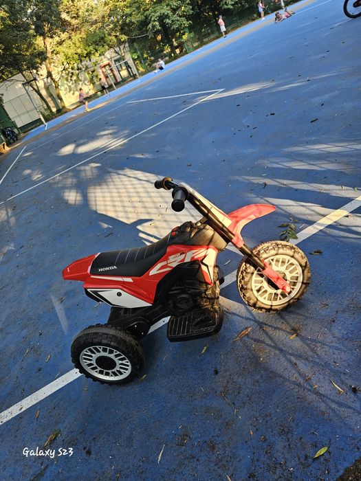 Акумулаторен мотор HONDA 6V Червен