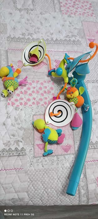 Играчка за легло на батерии