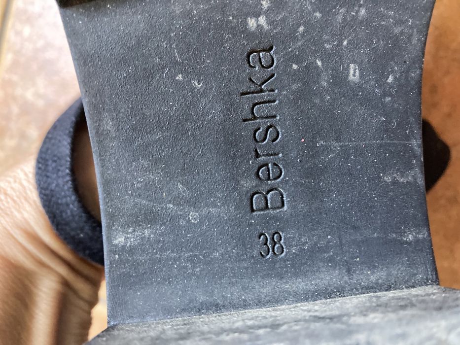 Bocanci Bershka nr 38/39 impecabili ,incaltati 2 ore sunt mici
