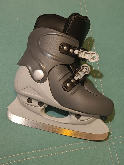 Продам коньки размер 30-33