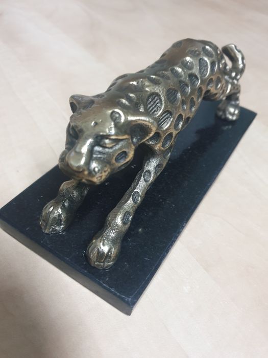 Leopard din bronz