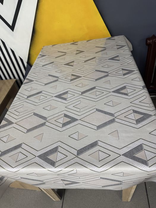 Продам столы диваны