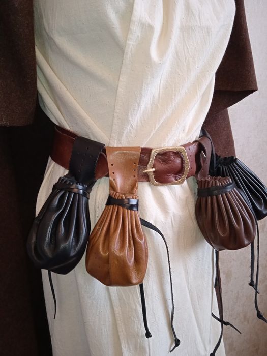 Кесия Пунгия от естествена кожа