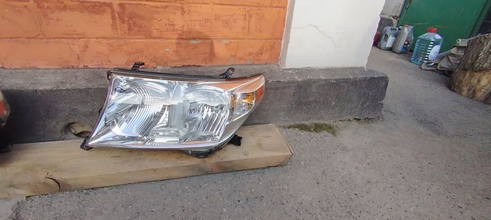 Фары на land Cruiser 200
