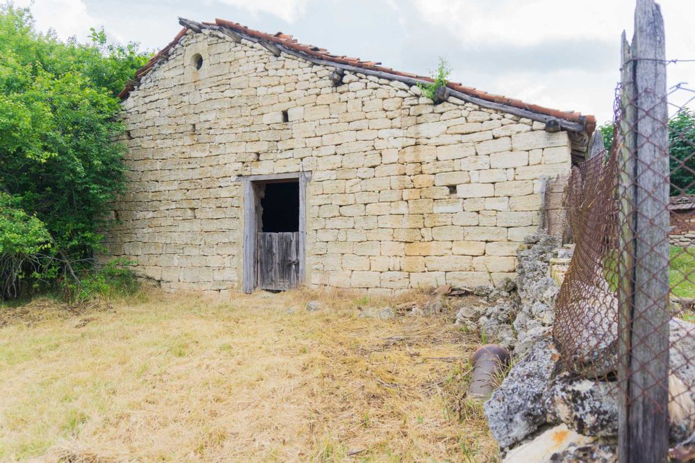 КЪЩА, Селскостопански Постройки, Ток и Вода, ПИ 1020 м2 + ПИ 700 м2