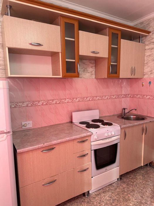 Продам кухонный гарнитур в хорошем состоянии