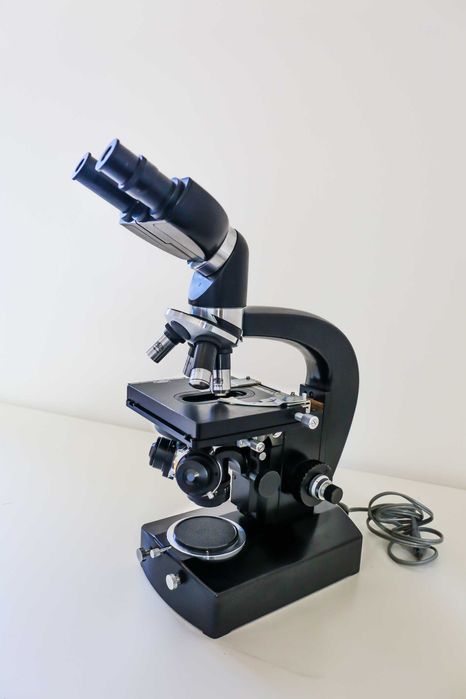 Бинокулярен Микроскоп Carl zeiss jena