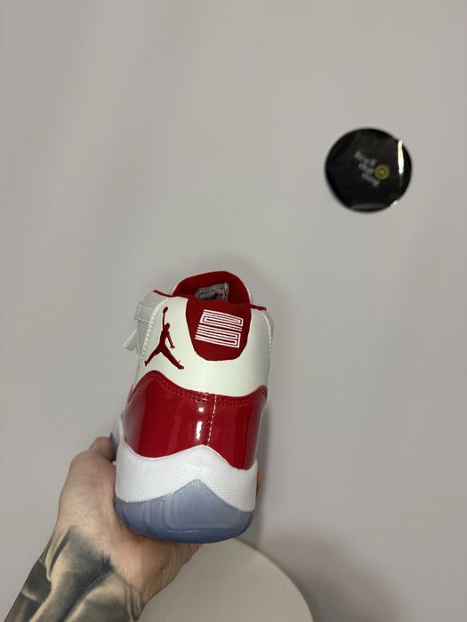 Adidasi Jordan 11 Red Cherry 40 Premium