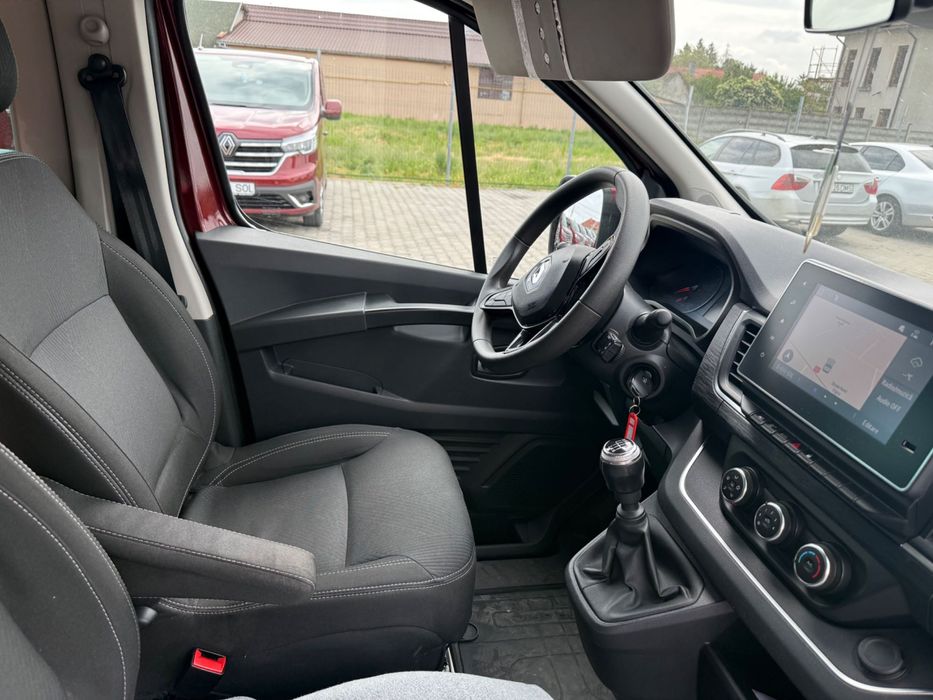 De Vanzare Renault Trafic 8+1 2023