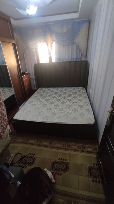 Продаётся двуспальная кровать.
