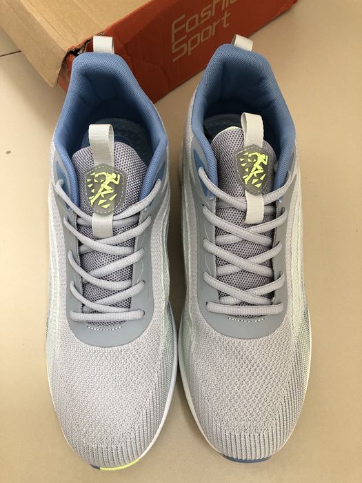 Продаю кроссовки большого размера