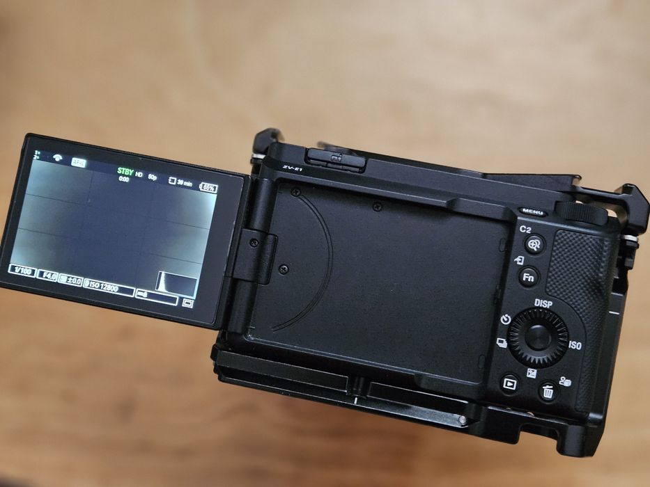 Vand Sony ZV-E1 cu/fara obiectiv 10-20mm PZ F4 constant, seria G