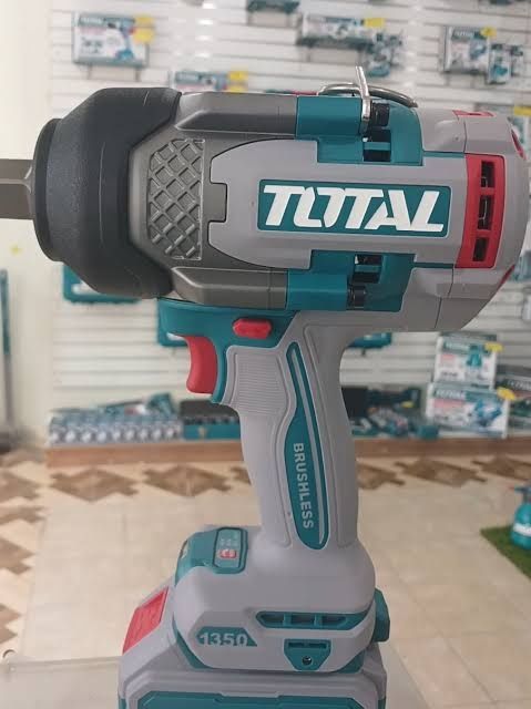 Pistol impact camioane cu 2 Acumulatori 4ah si incarcator rapid+tubulare.Cheie desfacut roti camioane Tare 1tol.Garantie.NOI.