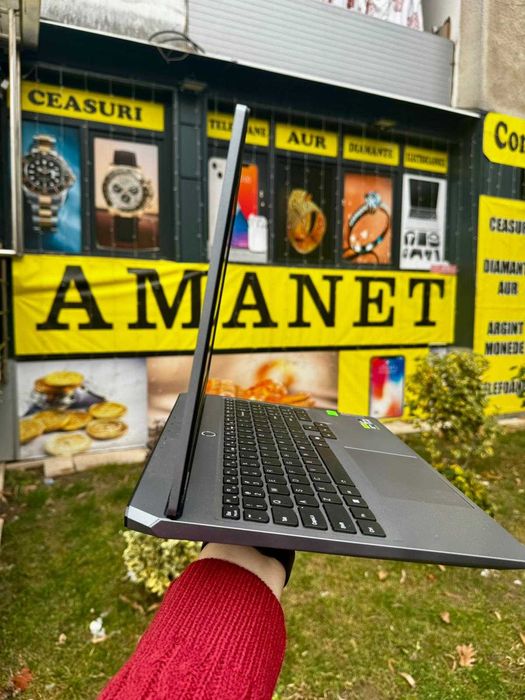 Laptop Gaming Lenovo LOQ 15.6"Full HD/AMD Ryzen 5/12GB /512GB SSD -NOU