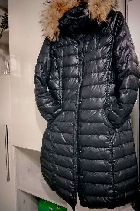 Geacă impermeabila, lungă, neagră, mar S - M, cu blăniță naturală