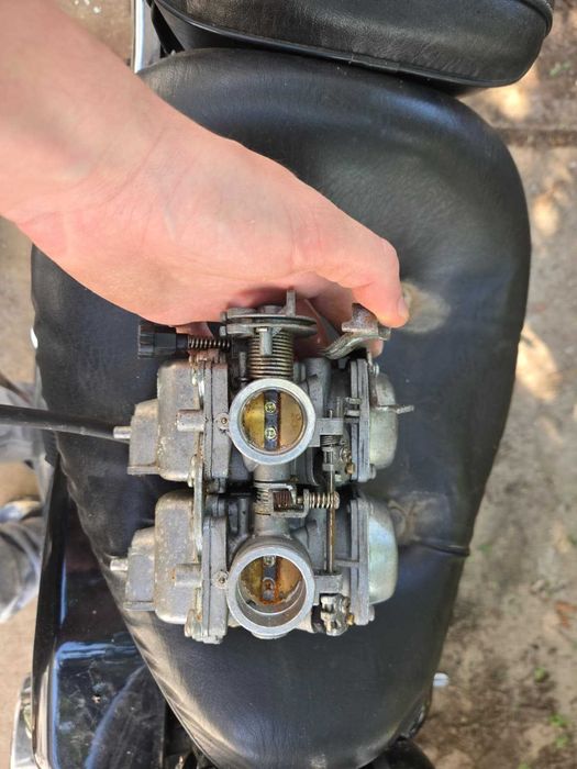 Piese motociclete (carburatoare,suspensii,oglinzi,roti etc)