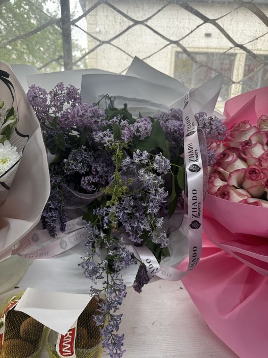 Букет гүлдер сатылады