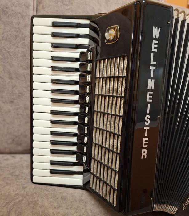 Акордеон  Weltmaister Stela 96basa