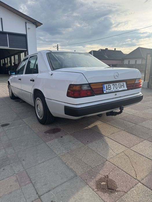 MERCEDES-BENZ E-Class 0 — imagine 4