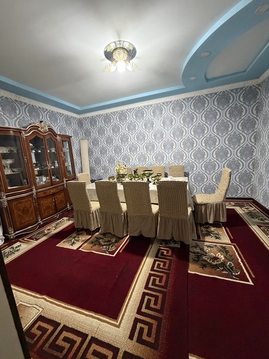 Uchaska 6 sotik kitib yashashga tayyor 4 ta xonasi bor barcha sharoitl