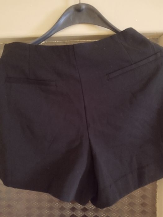 Пола панталон черна