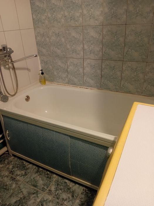 Сдам 1 ком.кв посуточно на 11мкр