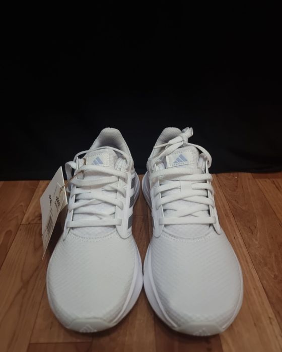 Кроссовки, белые Adidas.