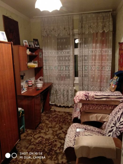 Продам 1ком 1этаж 2этажки спутник2 дерево не дорого вдоль дороги