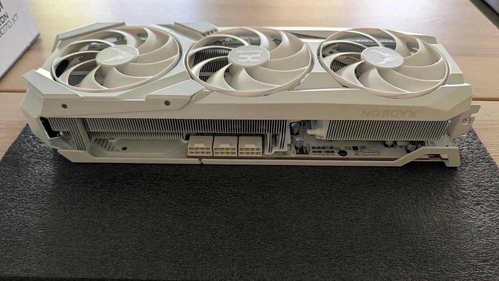 Видео Карта PowerColor Radeon Red Devil Spectral White RX 9070 XT 16GB GDDR6
