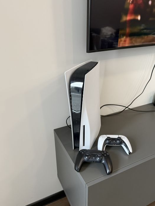 PlayStation5 Disk Edition + 2 джойстика