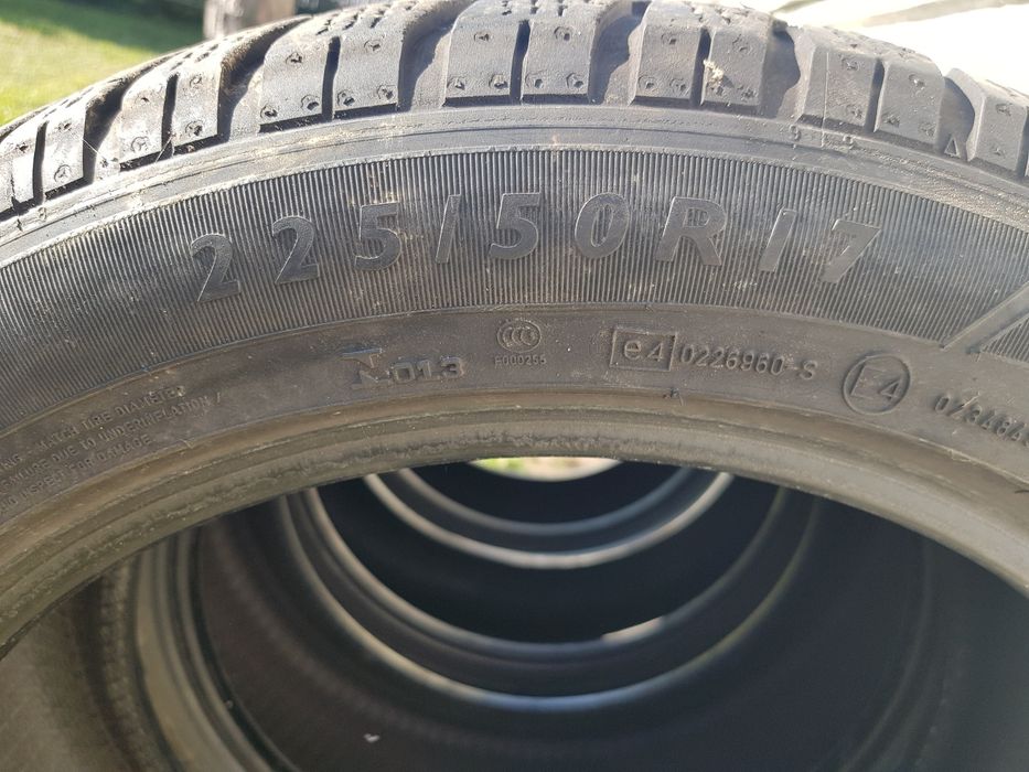 Vănd patru anvelope folosite 225/50/17