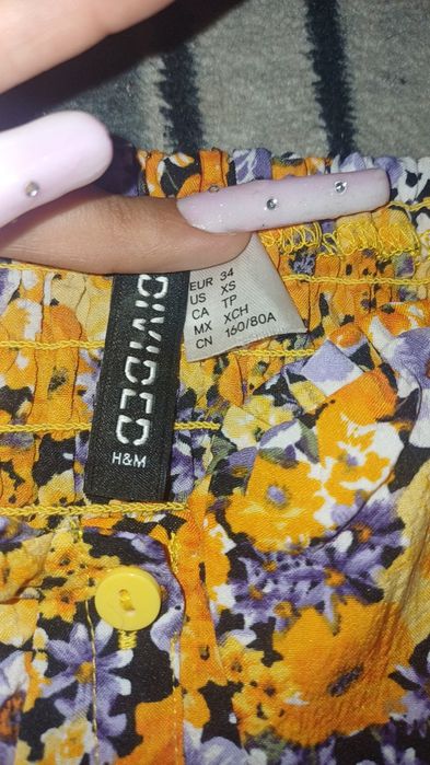 Bluză scurtă cu model floral colorat