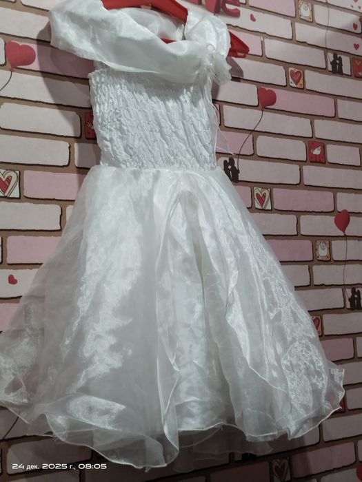 Белое платье 6-7 лет