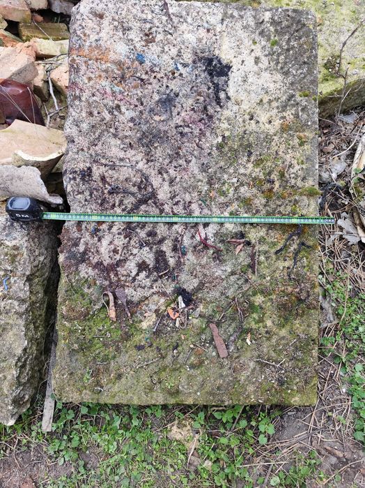 Масивен дялан камък