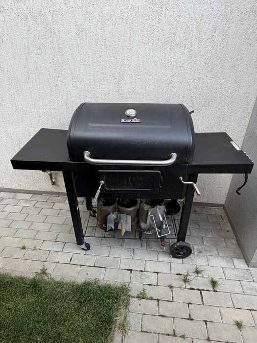 Gratar Char Broil pe carbuni