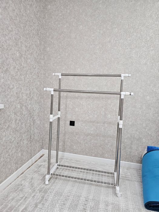Продам вешалку для одежды