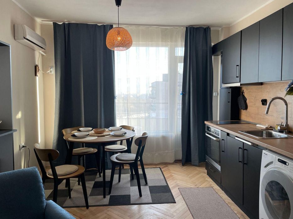 Дава се под наем Тристаен апартамент в Пловдив, Младежки Хълм - 80 кв.м за 488.58 € - Снимка #1