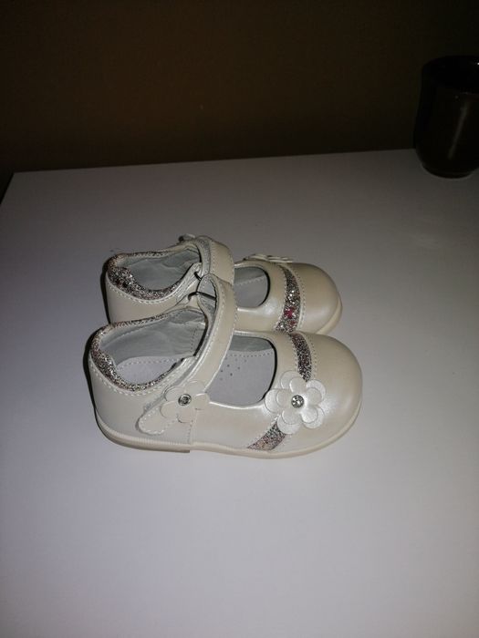 Продавам сет бебешки обувки