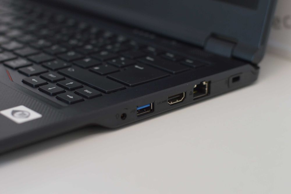 Лаптоп Fujitsu LifeBook E5411 - Intel Core i3-1115G4 / 16GB RAM DDR4 / 256GB SSD