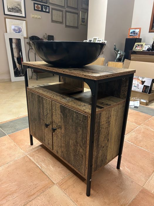 Комплект шкафове с мивка за баня