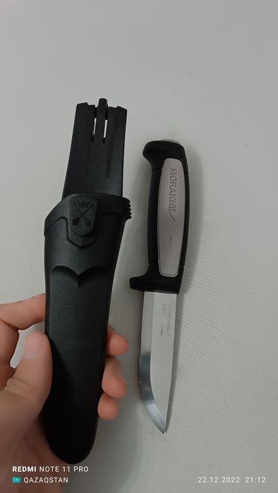 Үлкен қара әтеш кискаға толығымен еніп кетті