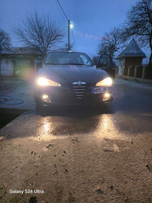 Vând Alfa Romeo 147
