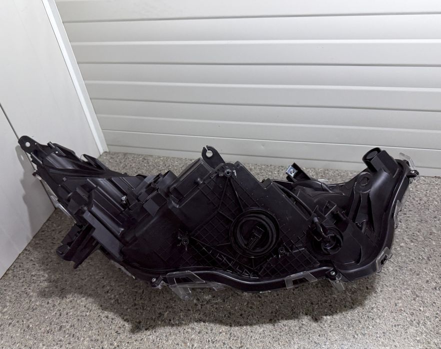 Far stânga Toyota Rav 4 facelift full led