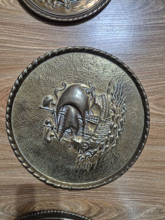 винтидж месингови релефни стенна чинии "Jenny Jones".